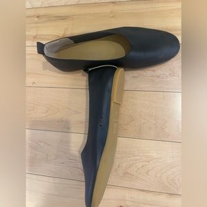Everlane ballet flats. NWOT, never worn. Size 9.